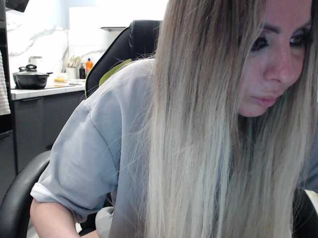 blondalina's BongaCams show and profile