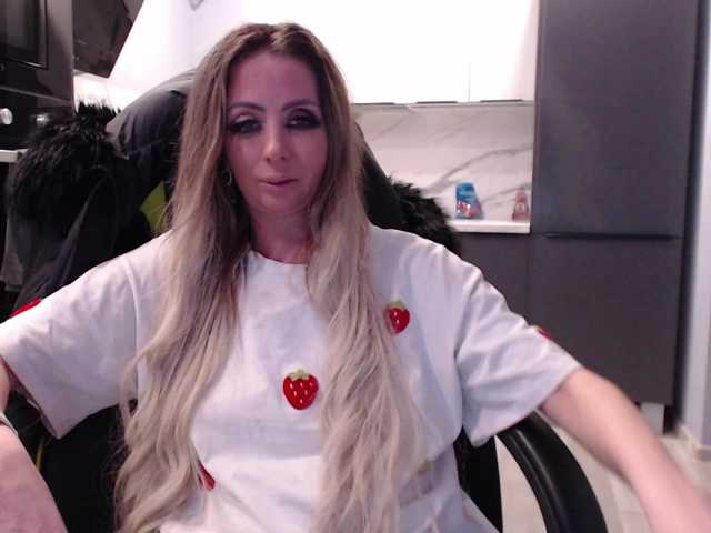 blondalina's BongaCams show and profile