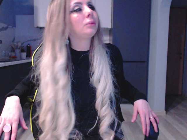 blondalina's BongaCams show and profile