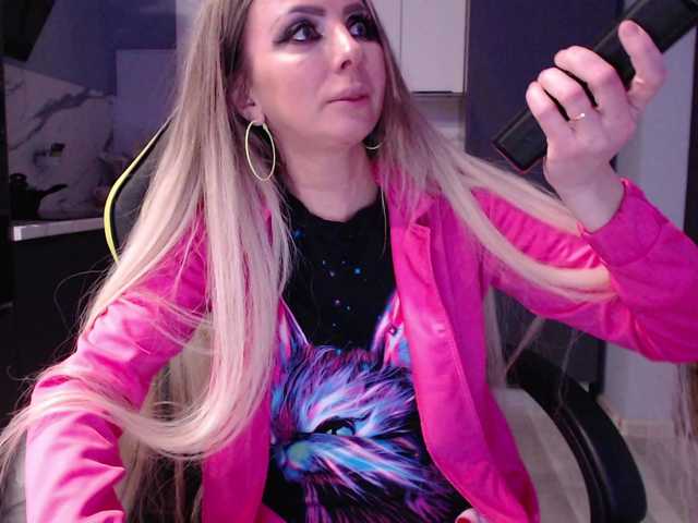 blondalina's BongaCams show and profile