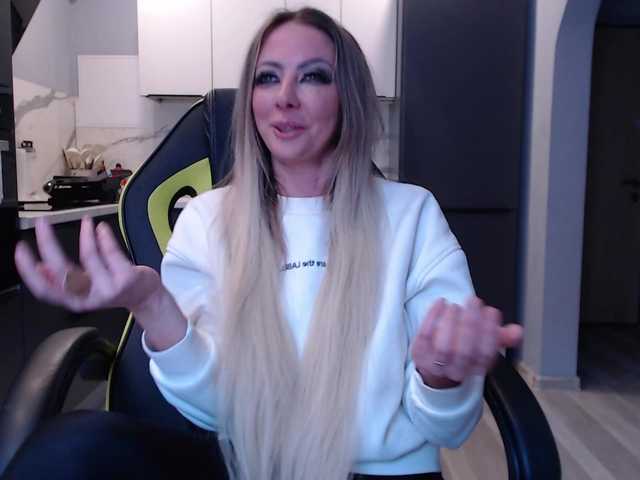 blondalina's BongaCams show and profile