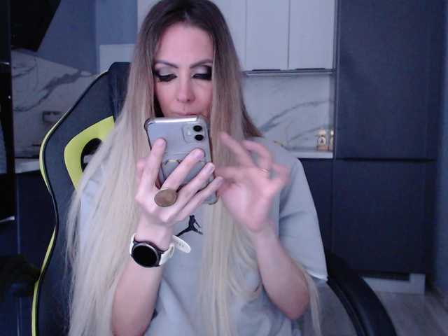 blondalina's BongaCams show and profile