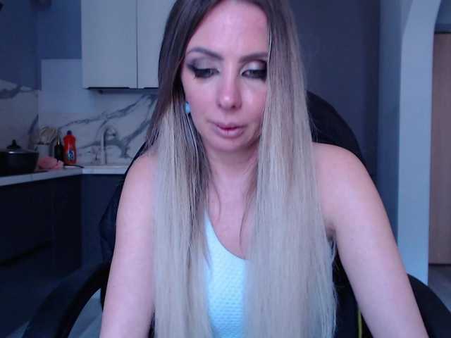 blondalina's BongaCams show and profile