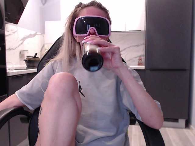 blondalina's BongaCams show and profile