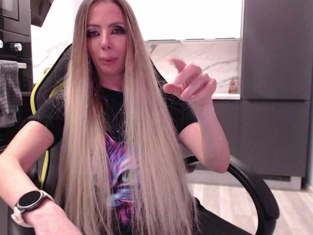 blondalina's BongaCams show and profile