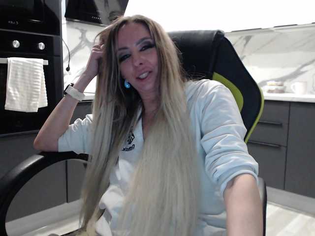 blondalina's BongaCams show and profile