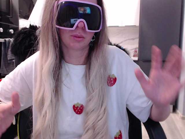 blondalina's BongaCams show and profile