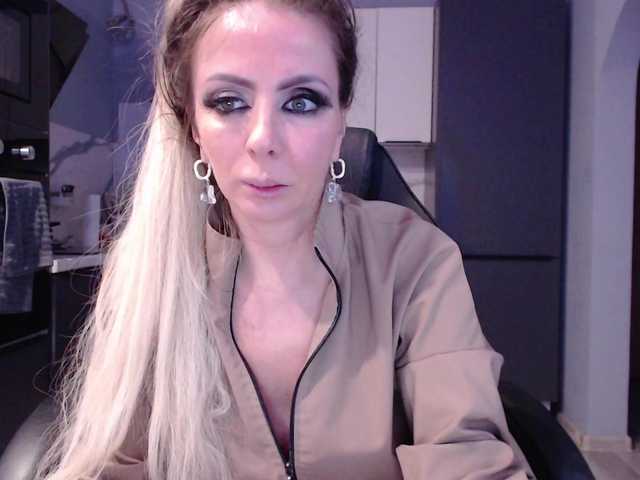 blondalina from BongaCams is Freechat