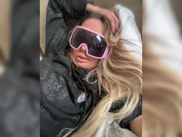 blondalina's BongaCams show and profile