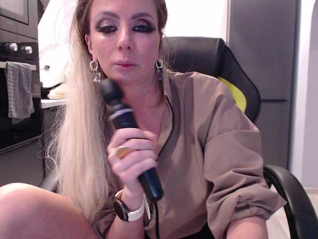blondalina's BongaCams show and profile