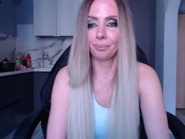 blondalina's BongaCams show and profile