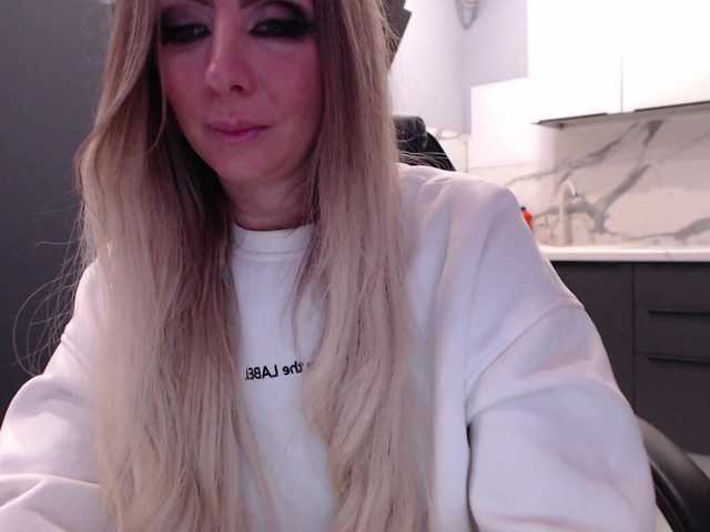 blondalina's BongaCams show and profile