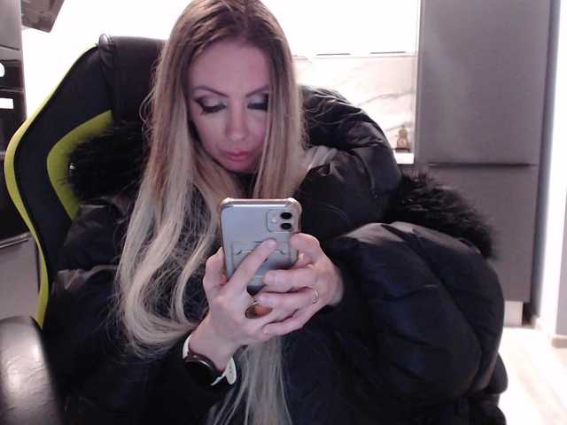 le modèle blondalina est en webcam porno dans un show sur le site bongacams, il possède les tags suivants: White/Caucasian,Blonde,Shaved