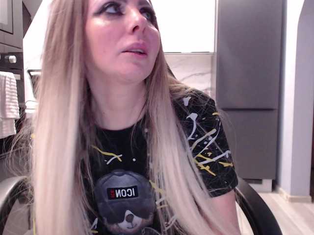 blondalina's BongaCams show and profile