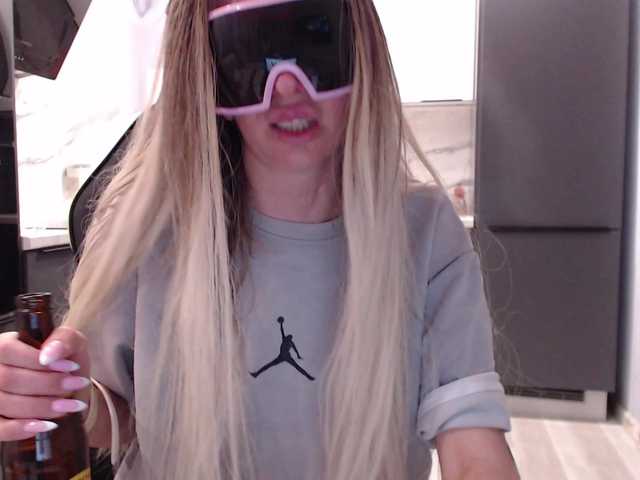 blondalina's BongaCams show and profile