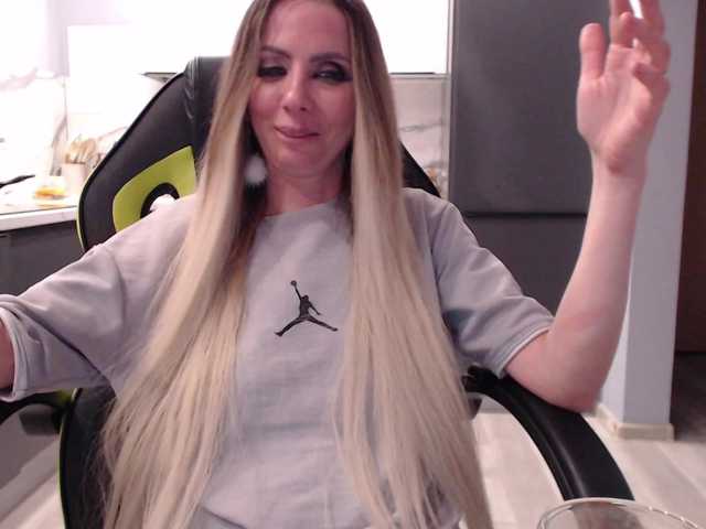 blondalina's BongaCams show and profile