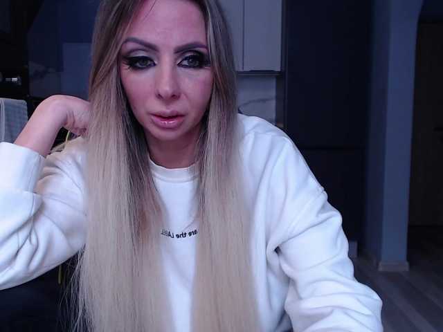 blondalina's BongaCams show and profile