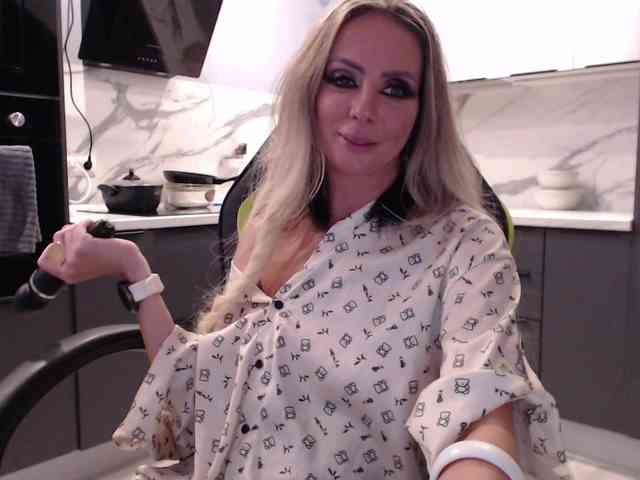 blondalina webcam