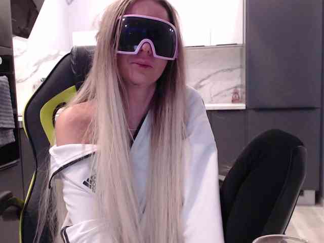 blondalina webcam