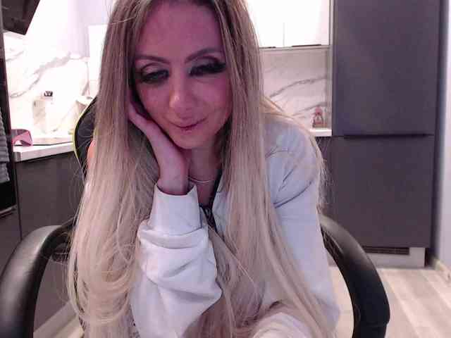 blondalina webcam