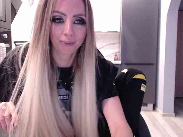 blondalina webcam