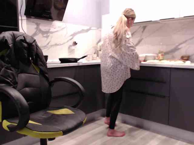 blondalina webcam