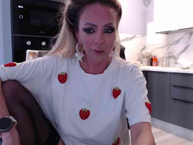 blondalina webcam