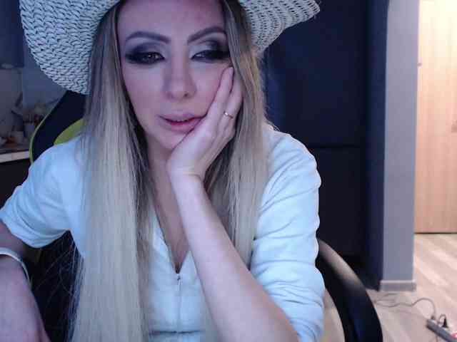 blondalina webcam