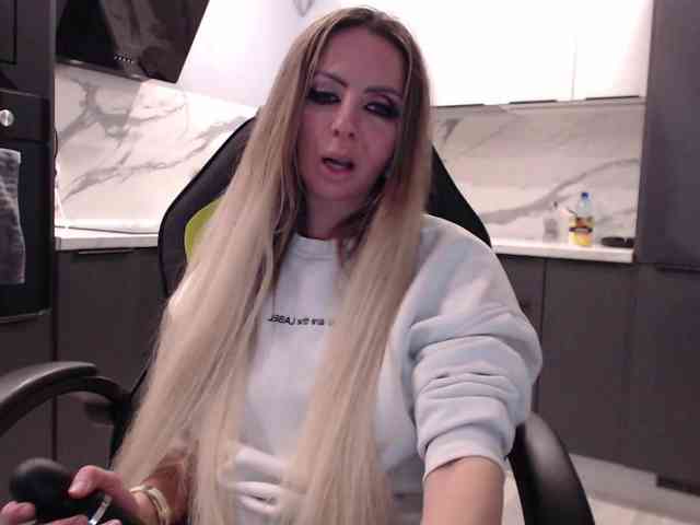 blondalina webcam