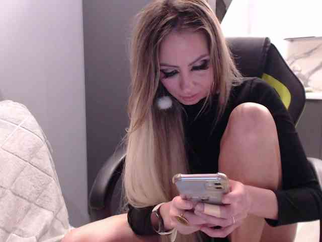 blondalina webcam