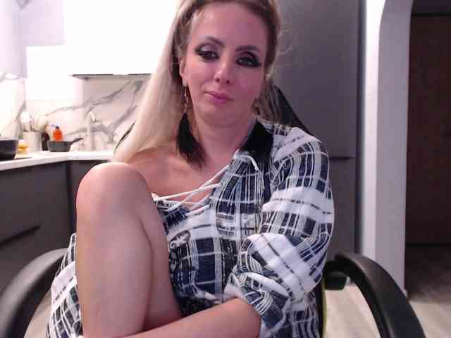 blondalina webcam