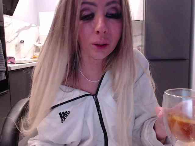 blondalina webcam