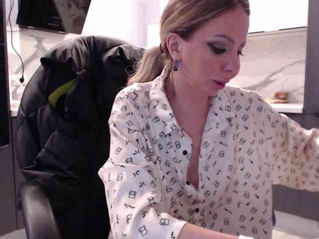 blondalina webcam