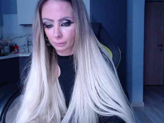 blondalina webcam