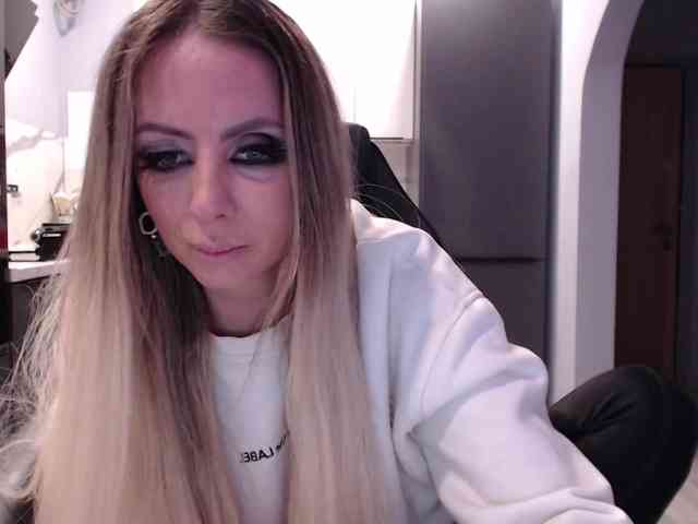 blondalina webcam