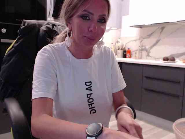blondalina webcam
