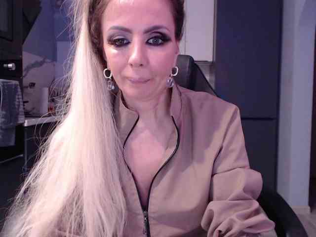 blondalina webcam