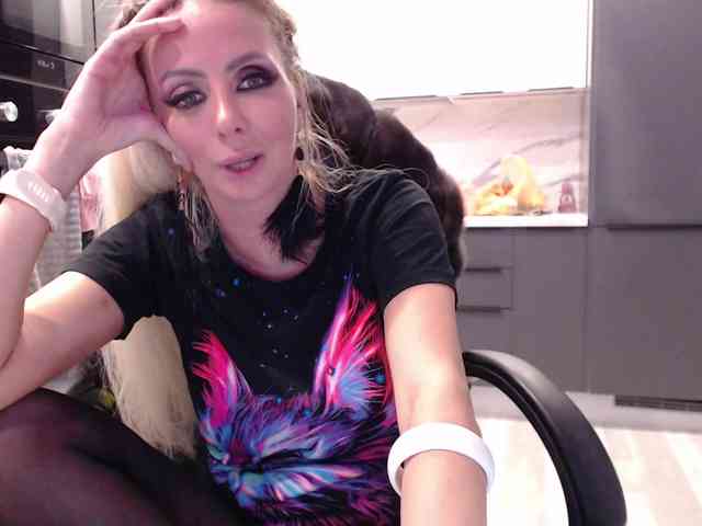 blondalina webcam