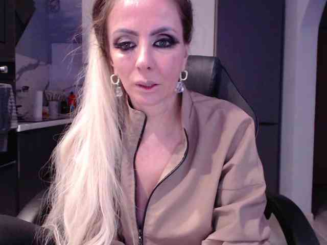 blondalina webcam