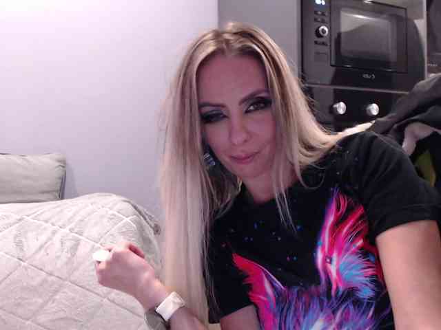 blondalina webcam