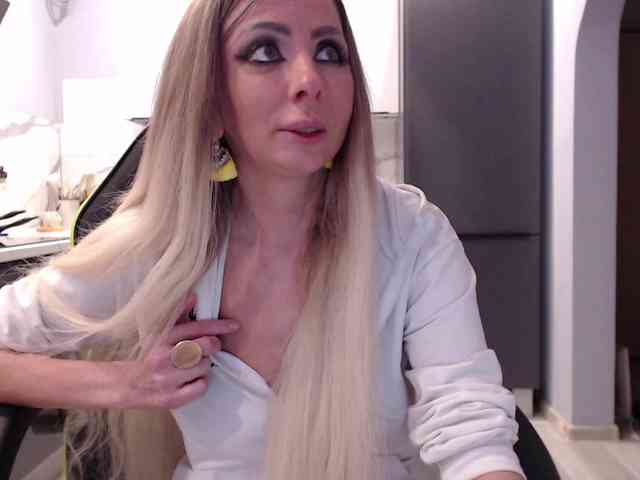 blondalina webcam