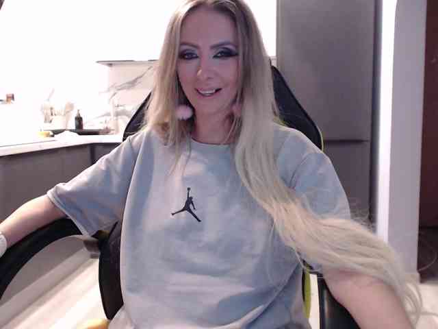 blondalina Live Webcam on BongaCams