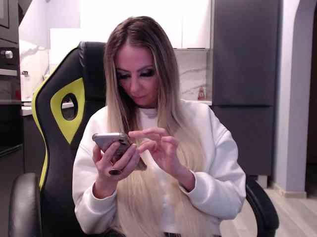 blondalina webcam