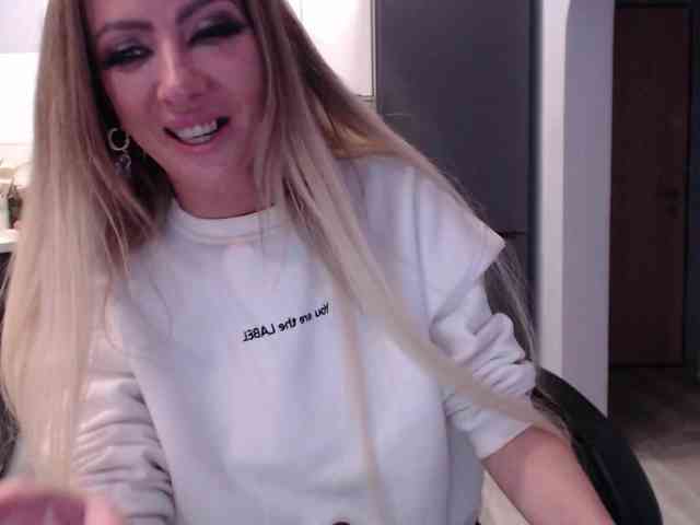 blondalina Live Webcam on BongaCams