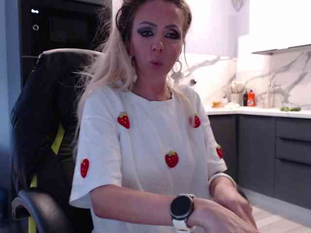 blondalina Live Webcam on BongaCams