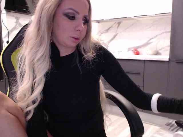 blondalina webcam
