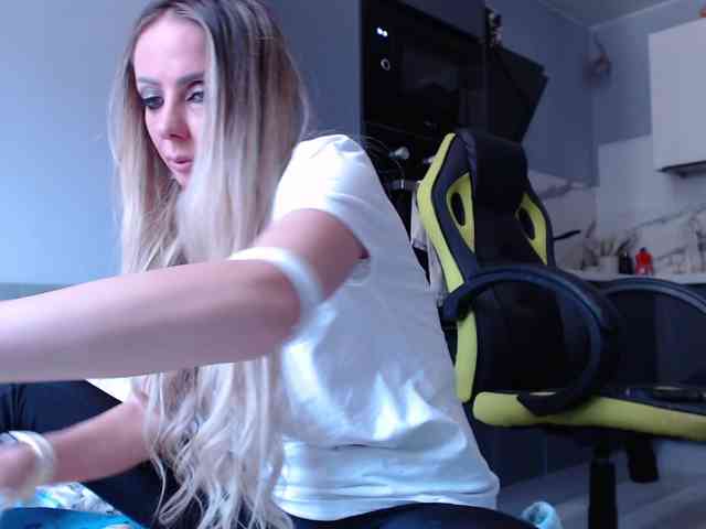 blondalina webcam