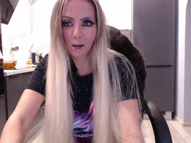 blondalina webcam