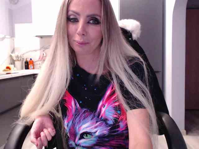 blondalina webcam