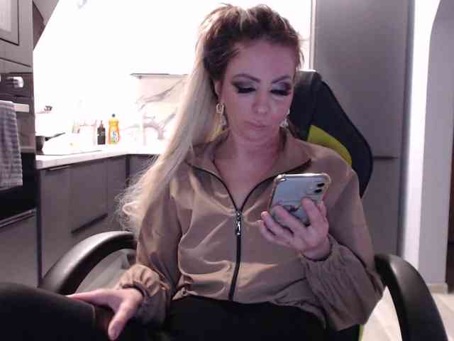 blondalina webcam